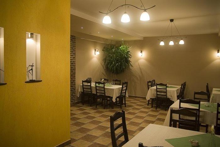 גליביצ'ה Hotel Labedy מראה חיצוני תמונה