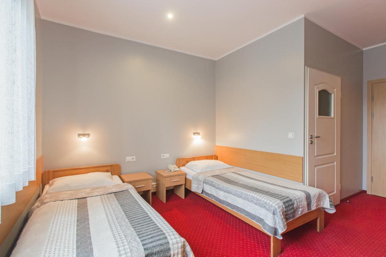 גליביצ'ה Hotel Labedy מראה חיצוני תמונה