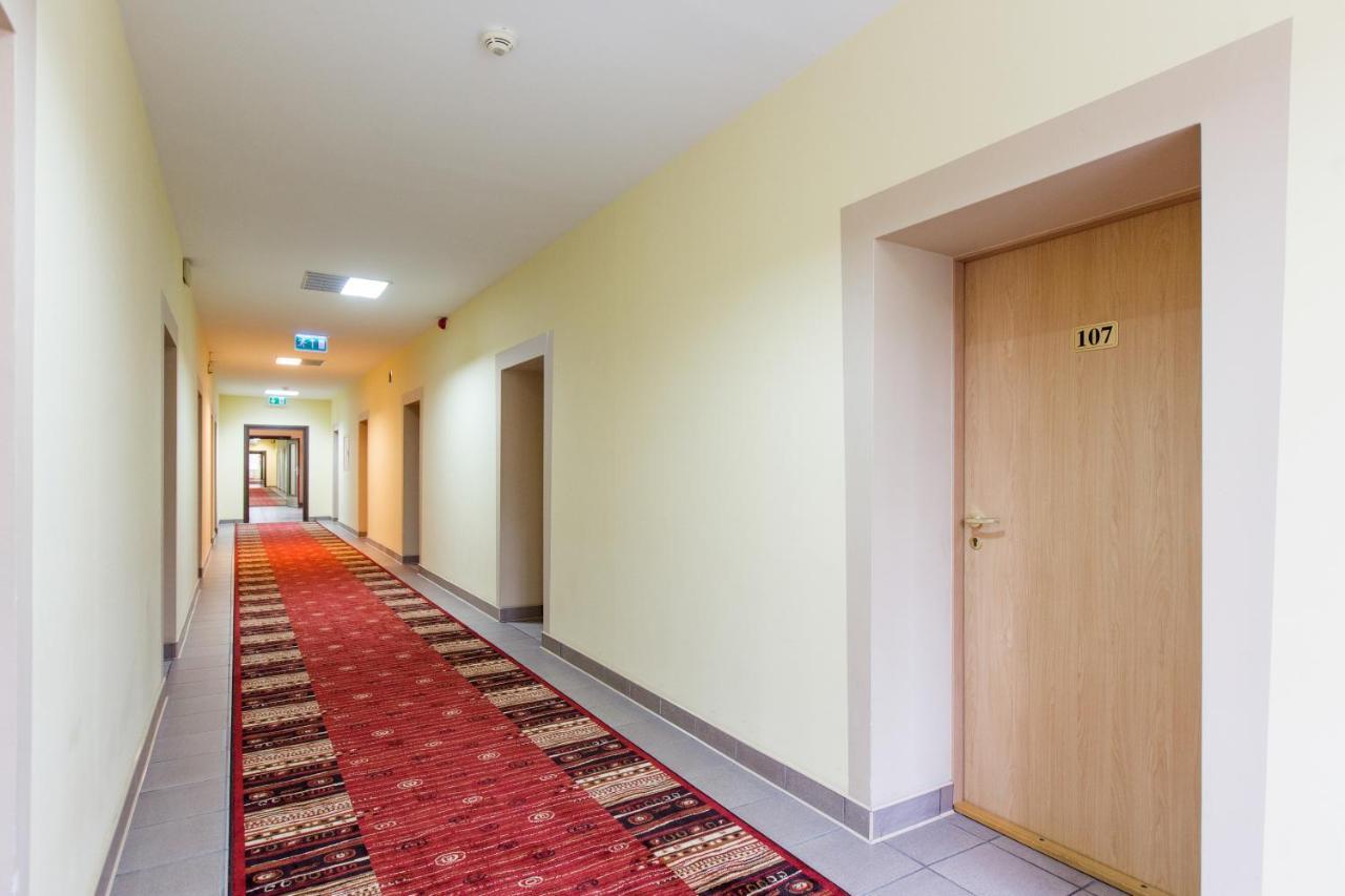 גליביצ'ה Hotel Labedy מראה חיצוני תמונה