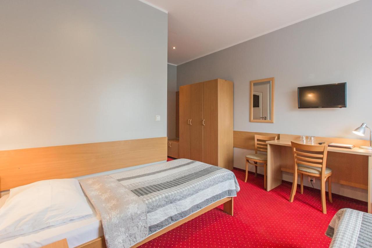 גליביצ'ה Hotel Labedy מראה חיצוני תמונה