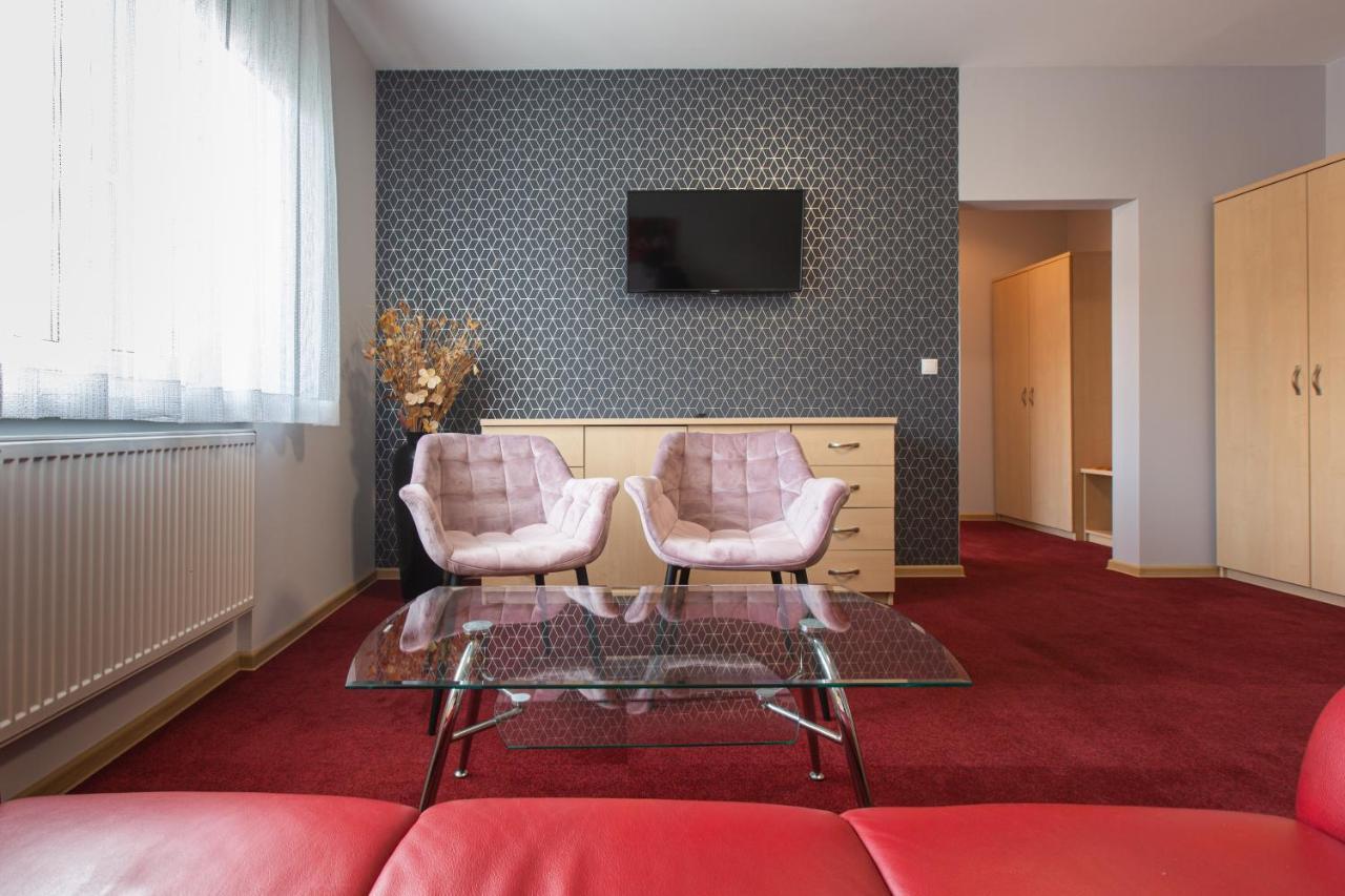 גליביצ'ה Hotel Labedy מראה חיצוני תמונה